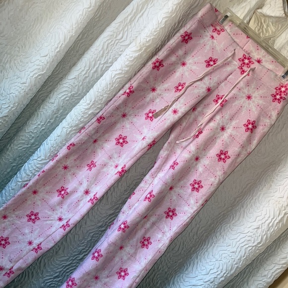 Old Navy Pink Snowflake Fleece Pajama Pants - Picture 1 of 3
